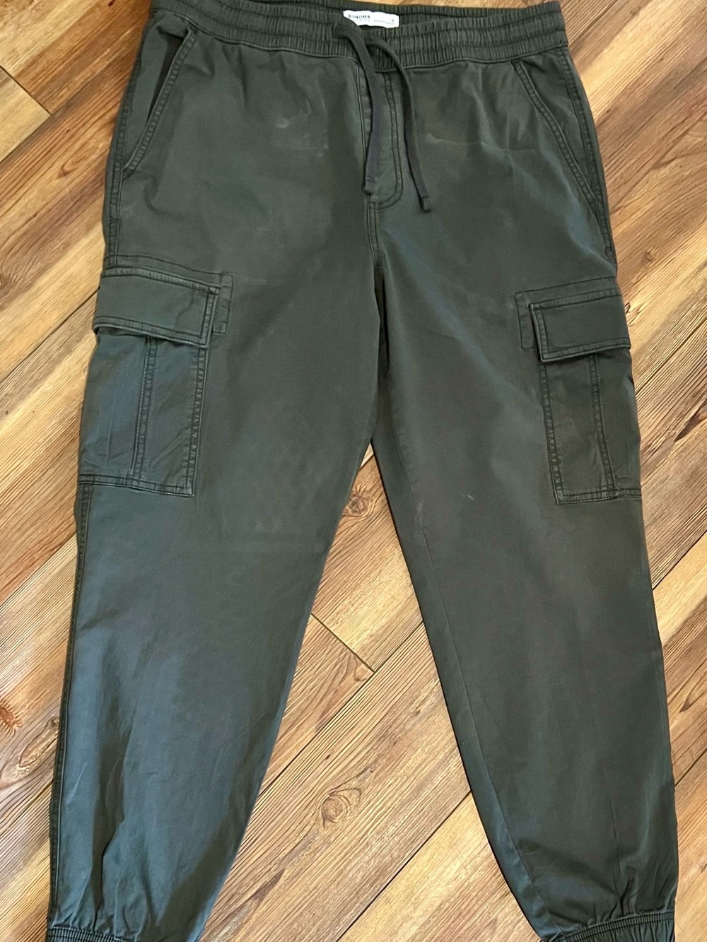 Sonoma Olive Green Cargo Pants, size medium.  6 pockets, elastic at ankles. B7